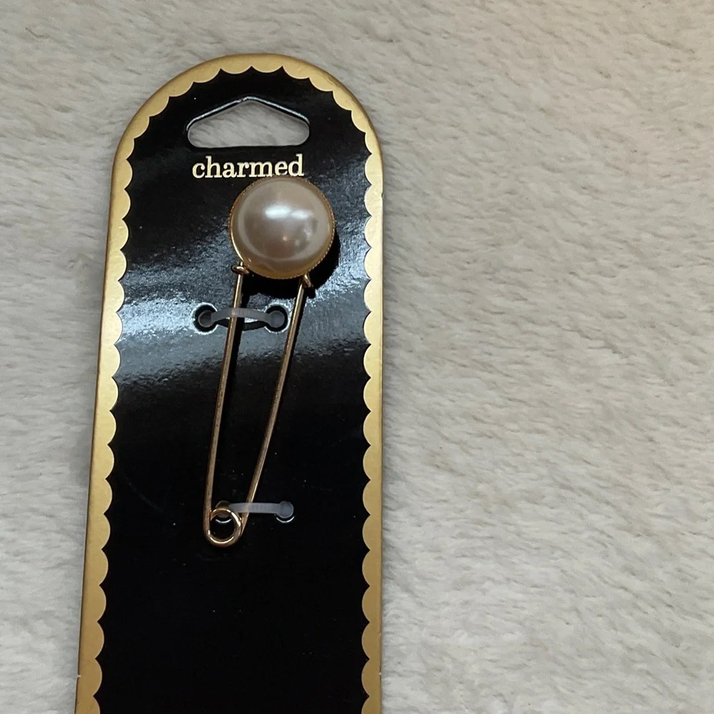 Pearl Elegant Gold and Cream Brooch